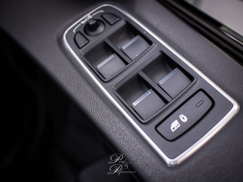 Jaguar F-Pace 3.0 F-PACE V6 S AWD D Auto 4WD 5dr 33
