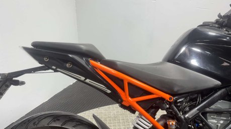 KTM Duke 2017 19K SPARES OR REPAIR PROJECT NAKED SUPERMOTO BIKE 125CC 26