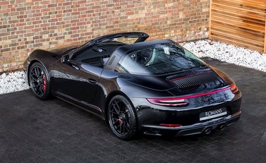 Porsche 911 Targa 4 GTS (991.2) 26