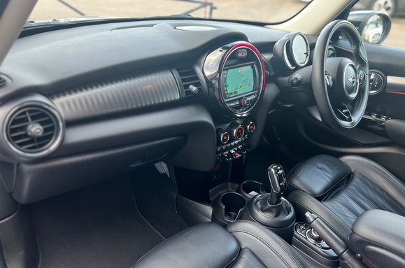 Mini Hatch COOPER EXCLUSIVE 5 DOOR AUTOMATIC 31