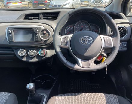 Toyota Yaris 1.0 Yaris TR VVT-i 5dr 17
