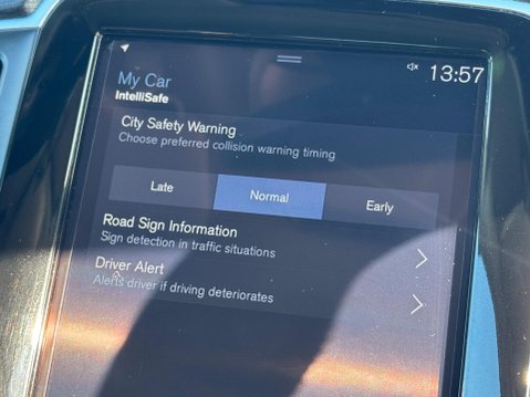 Volvo XC90 2.0 D5 Momentum Geartronic 4WD Euro 6 (s/s) 5dr 25