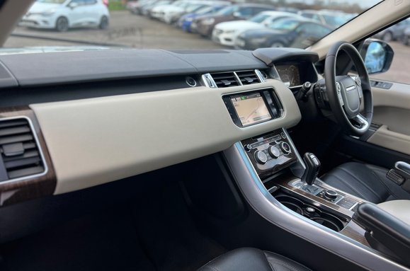 Land Rover Range Rover Sport 3.0 SDV6 HSE AUTO 28