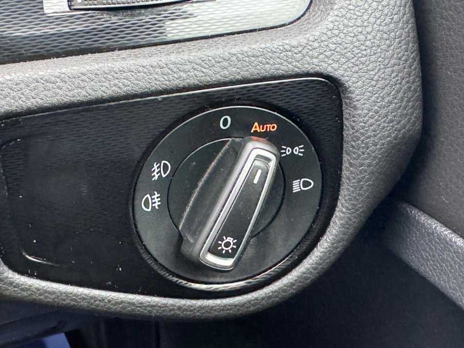 2016 Volkswagen Golf — image 37