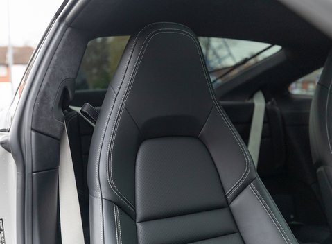 Porsche 911 Carrera S (992) 13