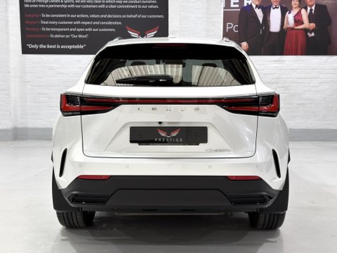Lexus NX 450H PLUS TAKUMI Pan Roof + Mark Levinson Sound 15