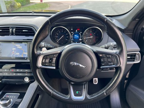 Jaguar F-Pace 2.0 D180 R-Sport Auto AWD Euro 6 (s/s) 5dr 29