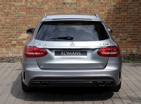 Mercedes-Benz C63 S Estate 22