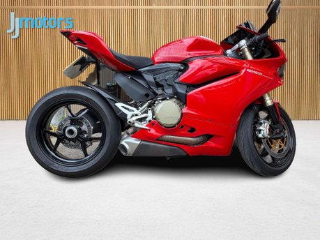 Ducati 1299 1299 Super Sports Petrol Manual Euro 3 (197 ps)