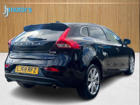 Volvo V40 2.0 D3 Inscription Hatchback 5dr Diesel Auto Euro 6 (s/s) (150 ps) 9