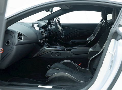 Aston Martin V12 Vantage 13