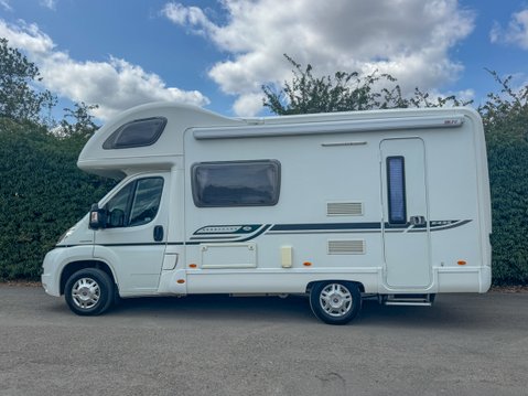 Bessacarr E 5 Berth | 4 Belts | Dinette | Rear Kitchen| Side Bathroom | Vanlux 38
