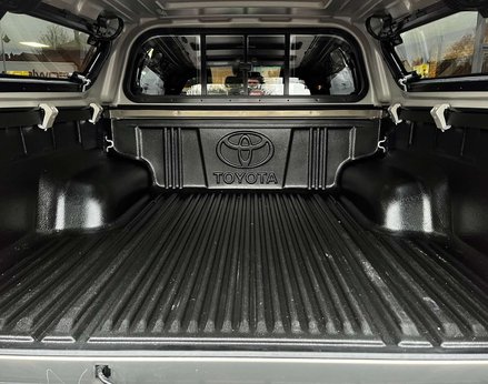 Toyota Hilux 2.8 HI-Luxury Invincible X D-4D 4WD Double Cab Auto 4WD 5dr 63