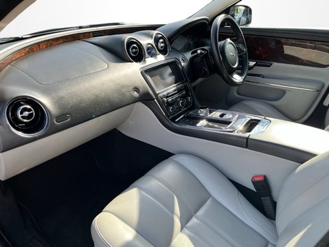 Jaguar XJ 3.0d V6 Premium Luxury 4dr Auto 2