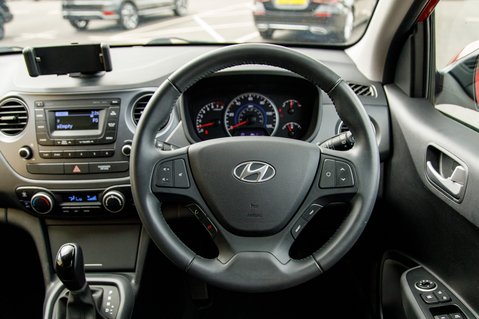 Hyundai i10 PREMIUM 20