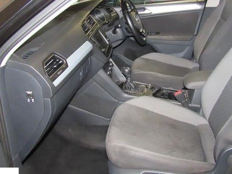 Volkswagen Tiguan 2.0 TDI BlueMotion Tech SE Navigation SUV 5dr Diesel DSG 4Motion Euro 6 (s/ 4
