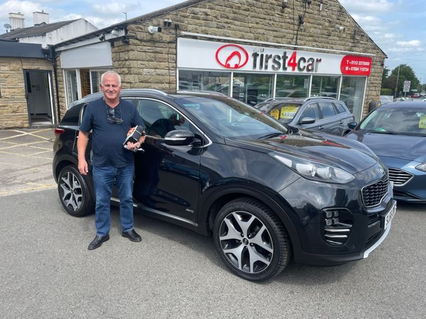 Alan local to us here in Leeds collecting his new Kia Sportage.