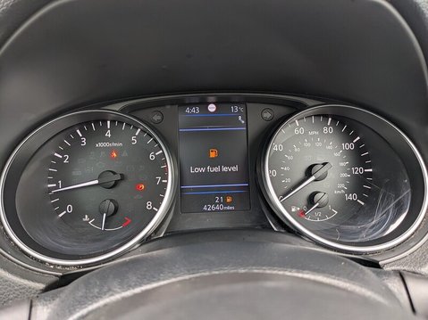 Nissan Qashqai DIG-T N-CONNECTA 29