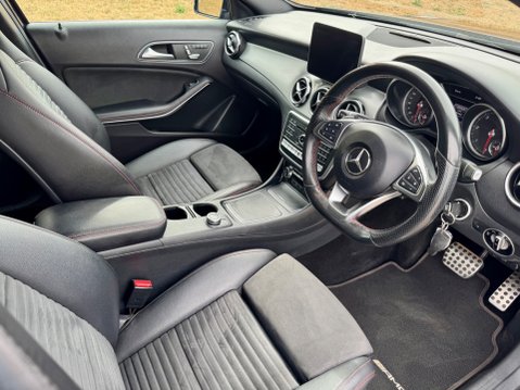 Mercedes-Benz GLA Class GLA 220 D 4MATIC AMG LINE PREMIUM PLUS 17