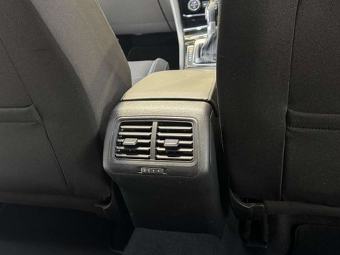 Volkswagen Golf 2.0 Golf R TSi Semi-Auto 4WD 5dr 63