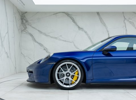 Porsche 911 GT3 Touring (992) 37