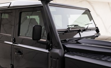 Land Rover Defender 110 XS 28