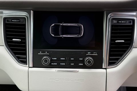 Porsche Macan TURBO PDK - TWO OWNERS -LANE ASSIST -20 INCH ALLOYS -APPLE CAR PLAY 51