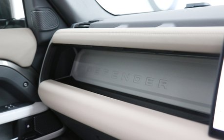 Land Rover Defender XS Edition MHEV P400 - 6 Seats, 11.4 Screen and Superb Specification 32