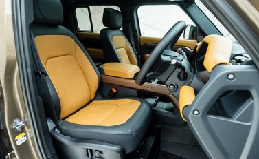 Land Rover Defender 110 X P400 11
