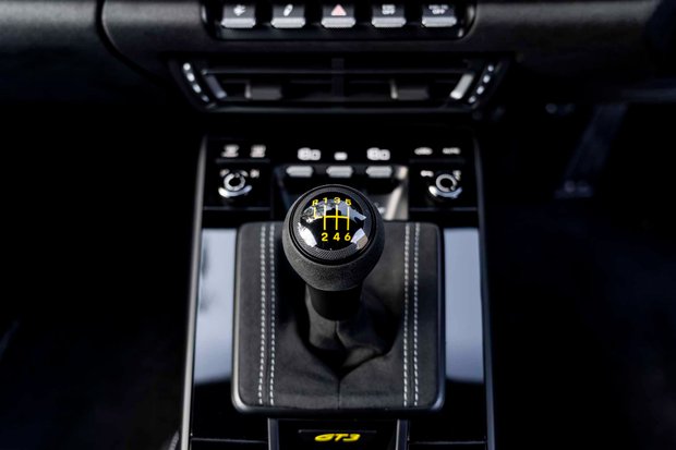 Porsche 911 GT3. PAINT-TO-SAMPLE. MANTHEY BRAKES. 6-SPEED MANUAL. PCCBS. LIFT. 3