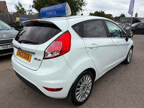 Ford Fiesta 1.0T EcoBoost Titanium Euro 5 (s/s) 5dr 7
