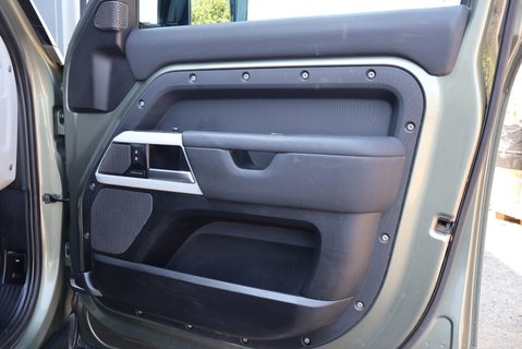 Land Rover Defender 110 D250 HARD TOP SE MHEV styled by Seeker BIG SPEC 15