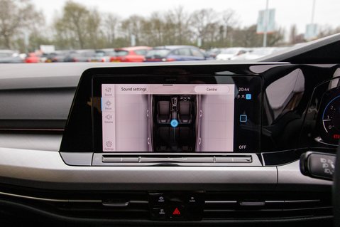 Volkswagen Golf LIFE TSI 33