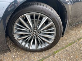 Toyota Avensis 1.8 Avensis Excel Valvematic CVT 5dr 3