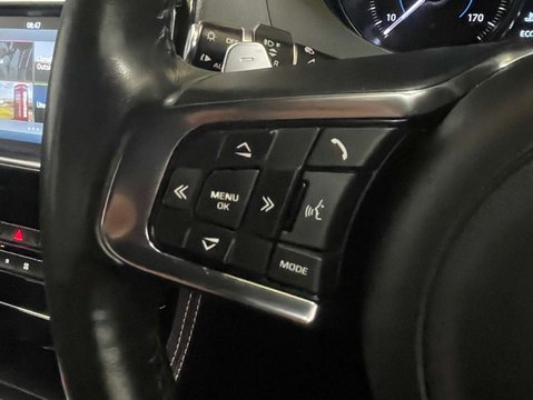 Jaguar F-Pace 2.0 F-PACE R-Sport AWD D Auto 4WD 5dr 16