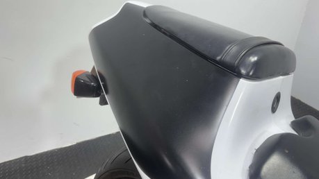 Honda RVF 2000 LATE REGISTERED GENUINE 8K CLASSIC 400CC SUPER SPORT 37