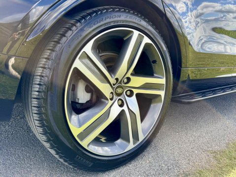 Land Rover Discovery R-DYNAMIC SE MHEV 15