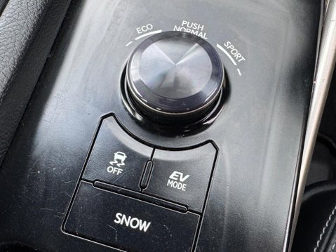 Lexus Is 2.5 300h Premier E-CVT Euro 5 (s/s) 4dr 30