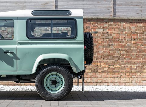 Land Rover Defender 90 Heritage 21