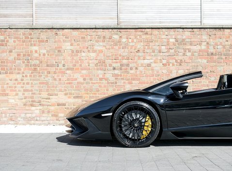 Lamborghini Aventador SV LP750-4 Roadster 23
