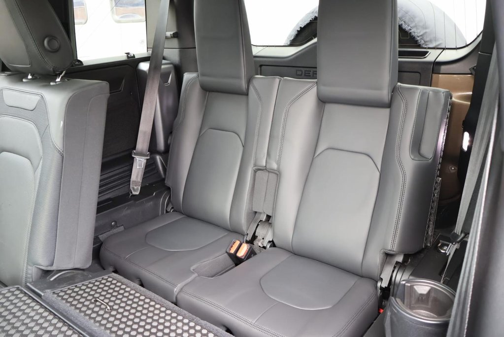 Land Rover Defender 110 D300 X-DYNAMIC HSE 7 SEATER  PRICE MATCH OFFER PREMIUM COLOUR  24