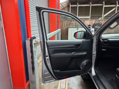 Toyota Hilux ACTIVE 4WD D-4D DCB 19