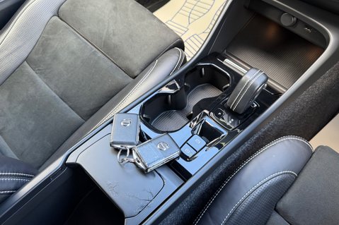 Volvo XC40 D4 R-DESIGN PRO AWD 42