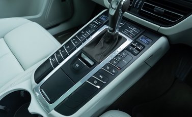 Porsche Macan S 23