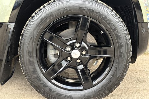 Land Rover Defender 110 D250 Hard Top SE MHEV - No VAT 31