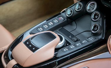 Aston Martin V8 Vantage 19