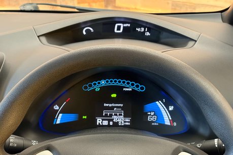 Nissan LEAF 24kWh Visia Hatchback 5dr Electric Auto (107 bhp) 8