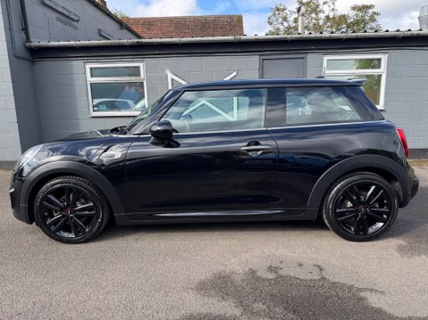 Mini Hatch COOPER 9