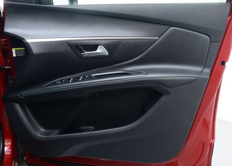 Peugeot 5008 1.2 PureTech Allure SUV 5dr Petrol EAT Euro 6 (s/s) (130 ps) 38