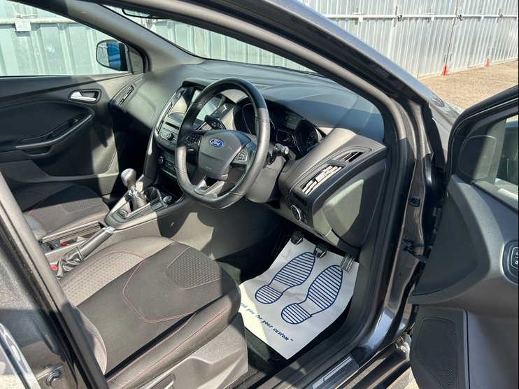 FORD FOCUS ST LINE SAT NAV DRIVE AWAY TODAY YEAR 2018 67 MILEAGE 51,000...